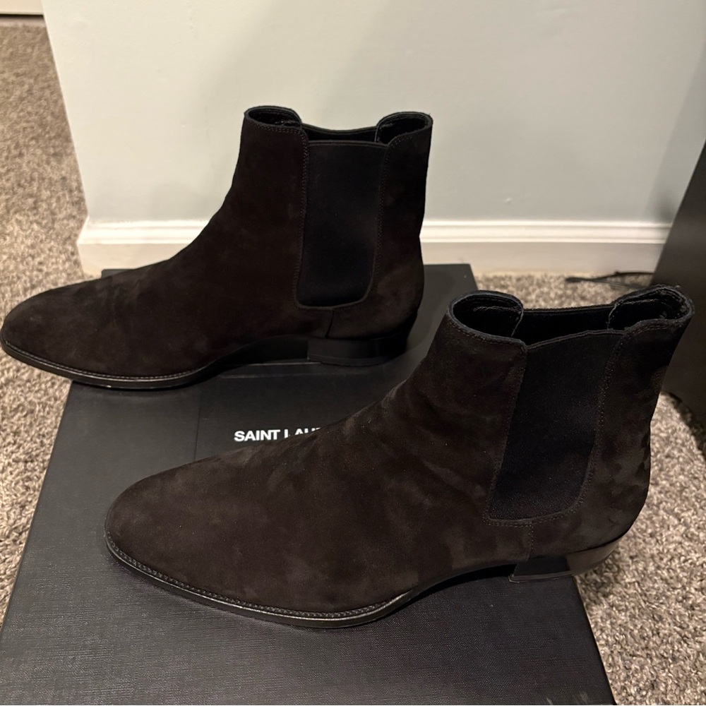 SAINT LAURENT | Men’s Black Suede Leather Chelsea Wyatt Bo Otter Ankle Boot - Picture 5 of 5
